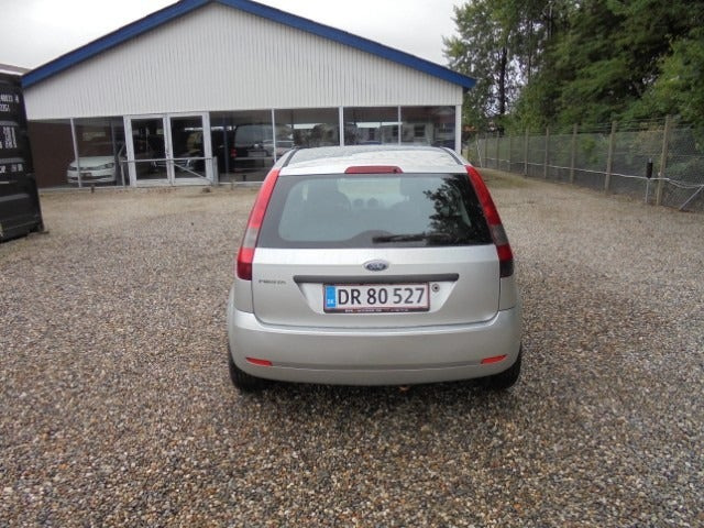 Sølv Ford Fiesta fra 2005