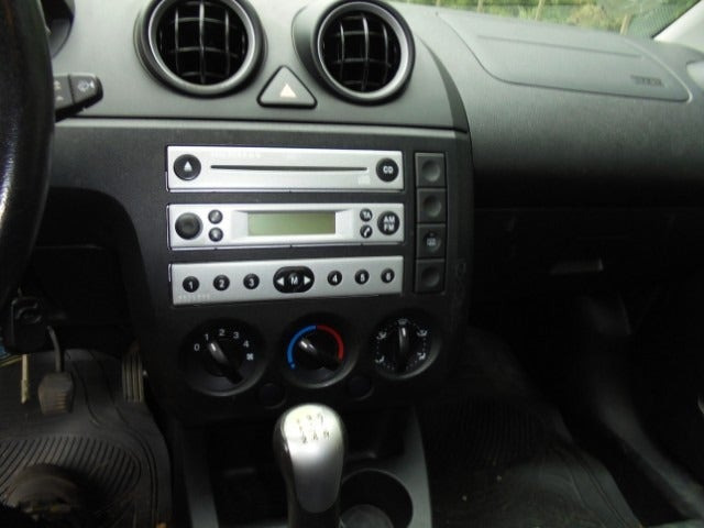 Sølv Ford Fiesta fra 2005