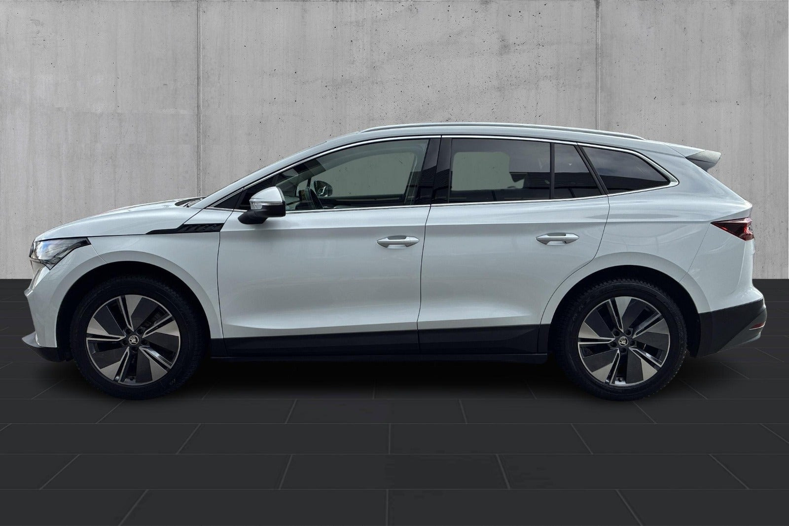 Hvid Skoda Enyaq fra 2025