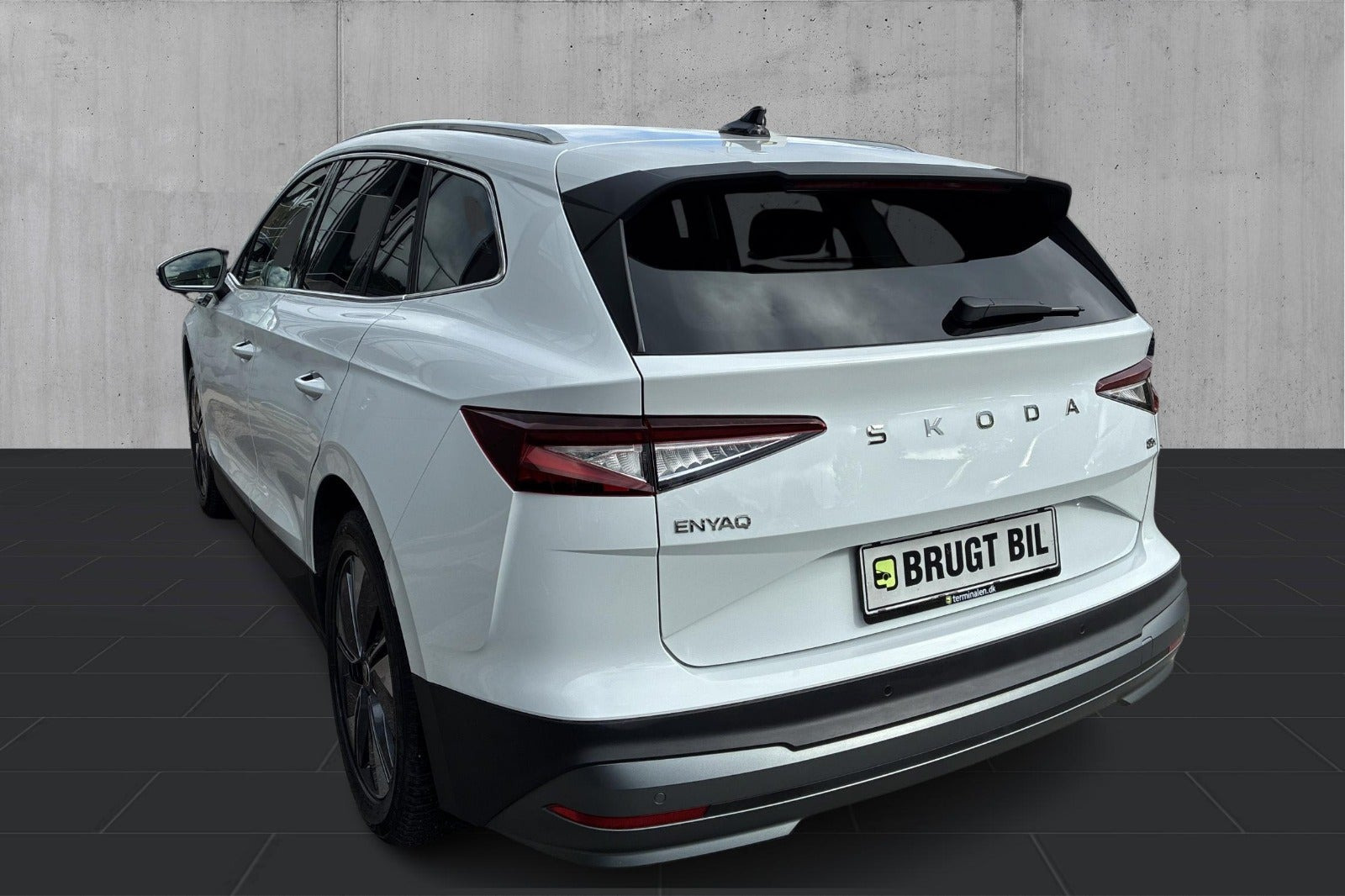 Hvid Skoda Enyaq fra 2025