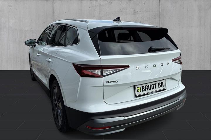 Hvid Skoda Enyaq fra 2025