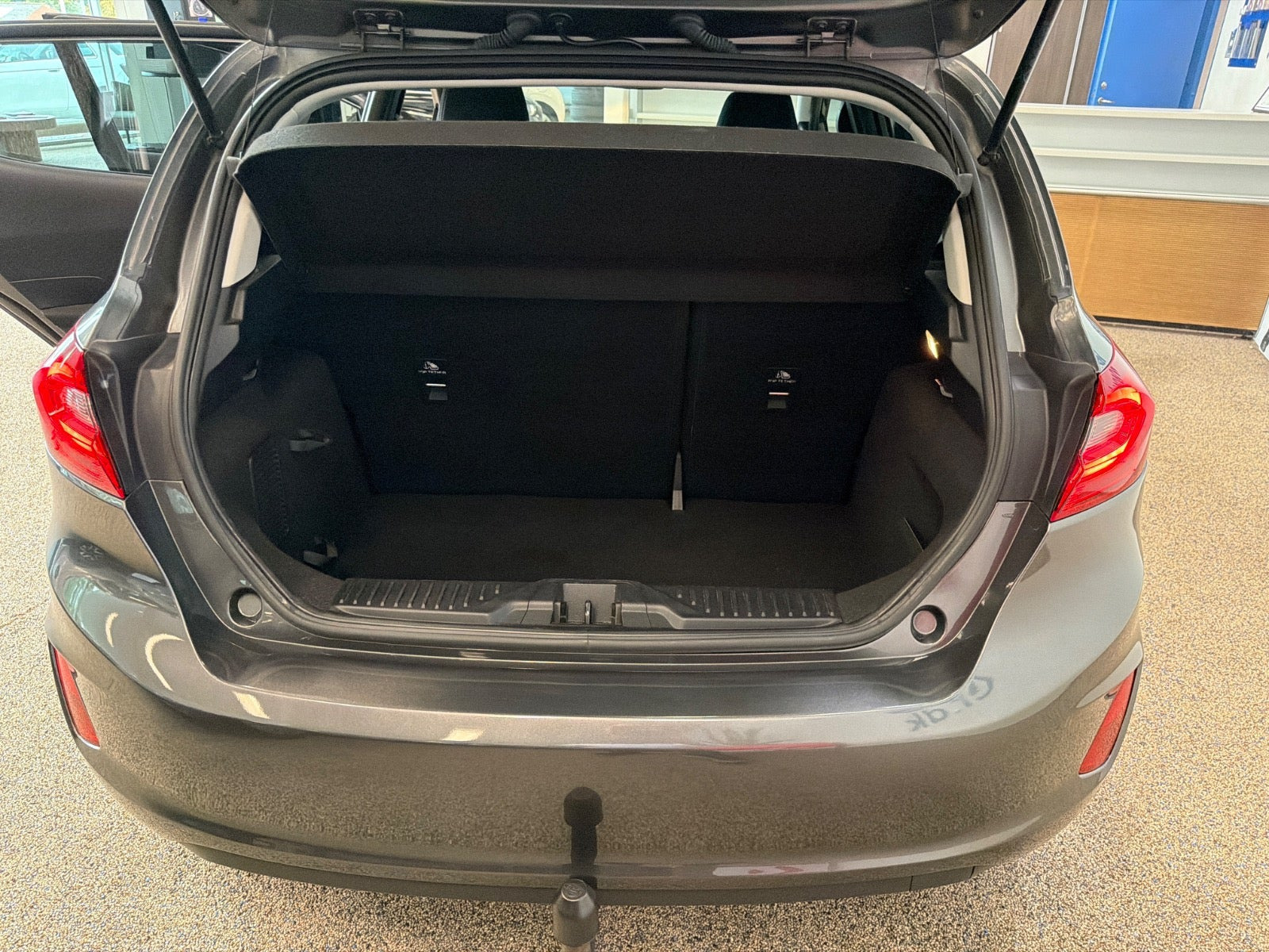 Grå Ford Fiesta fra 2019
