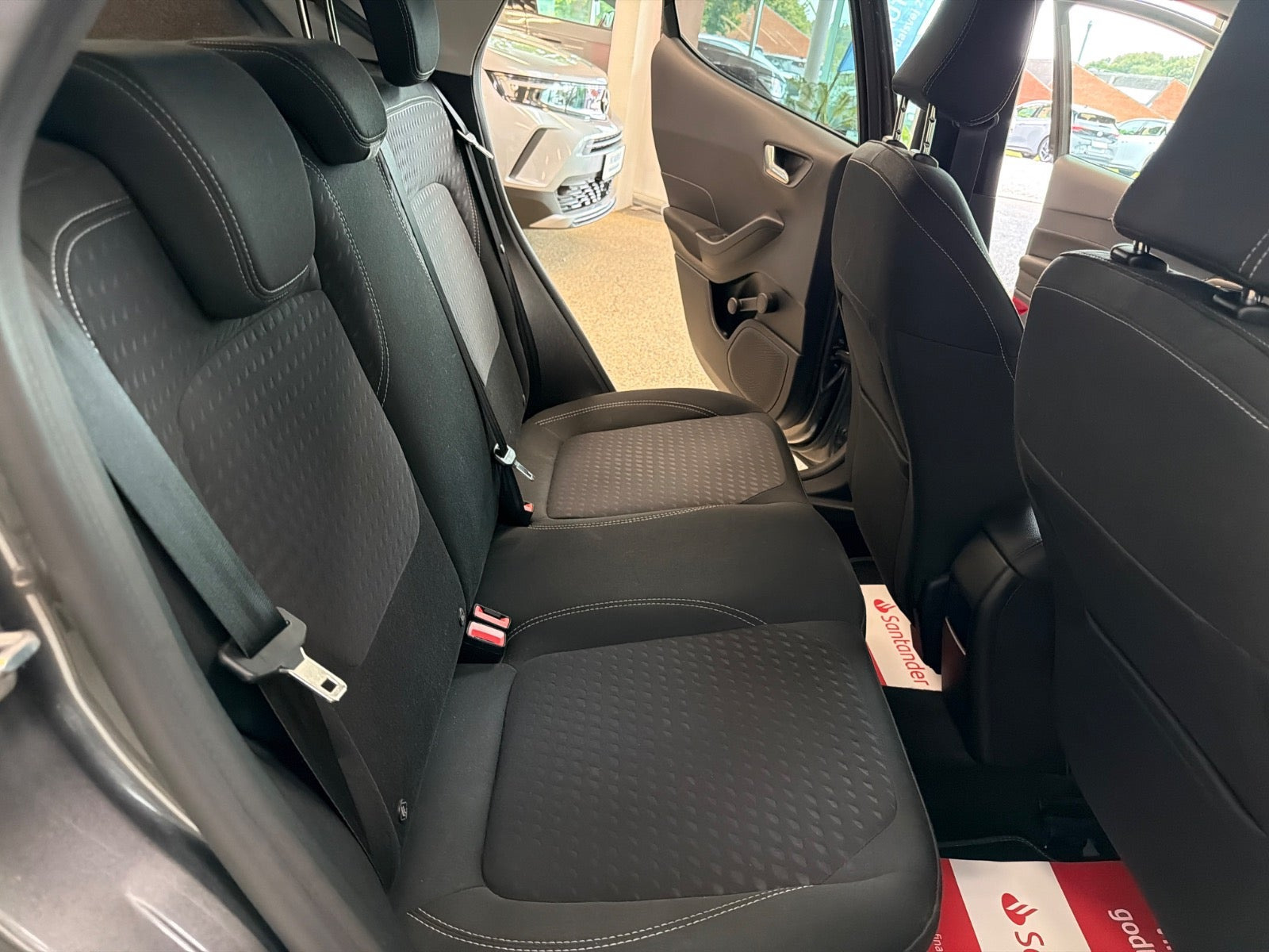 Grå Ford Fiesta fra 2019