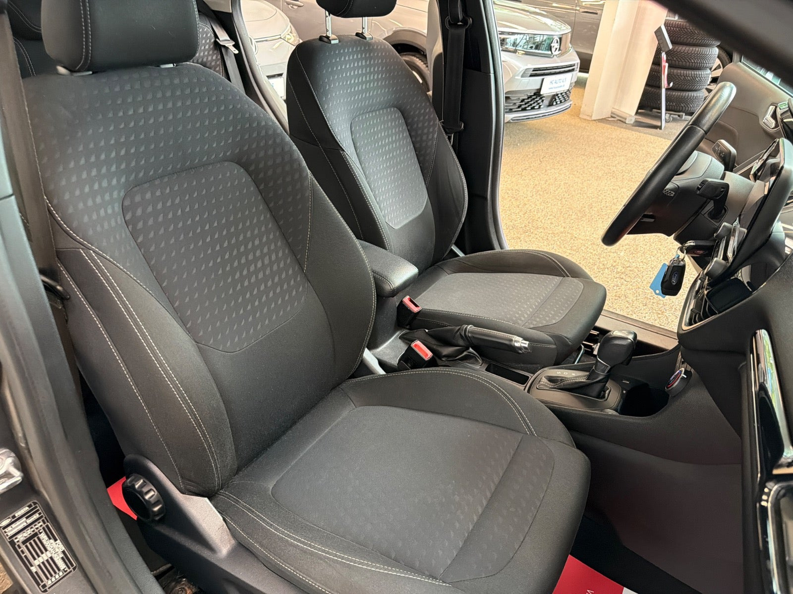Grå Ford Fiesta fra 2019