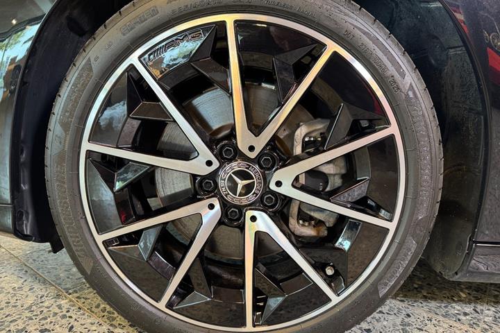 Sort Mercedes CLA250+ fra 2025