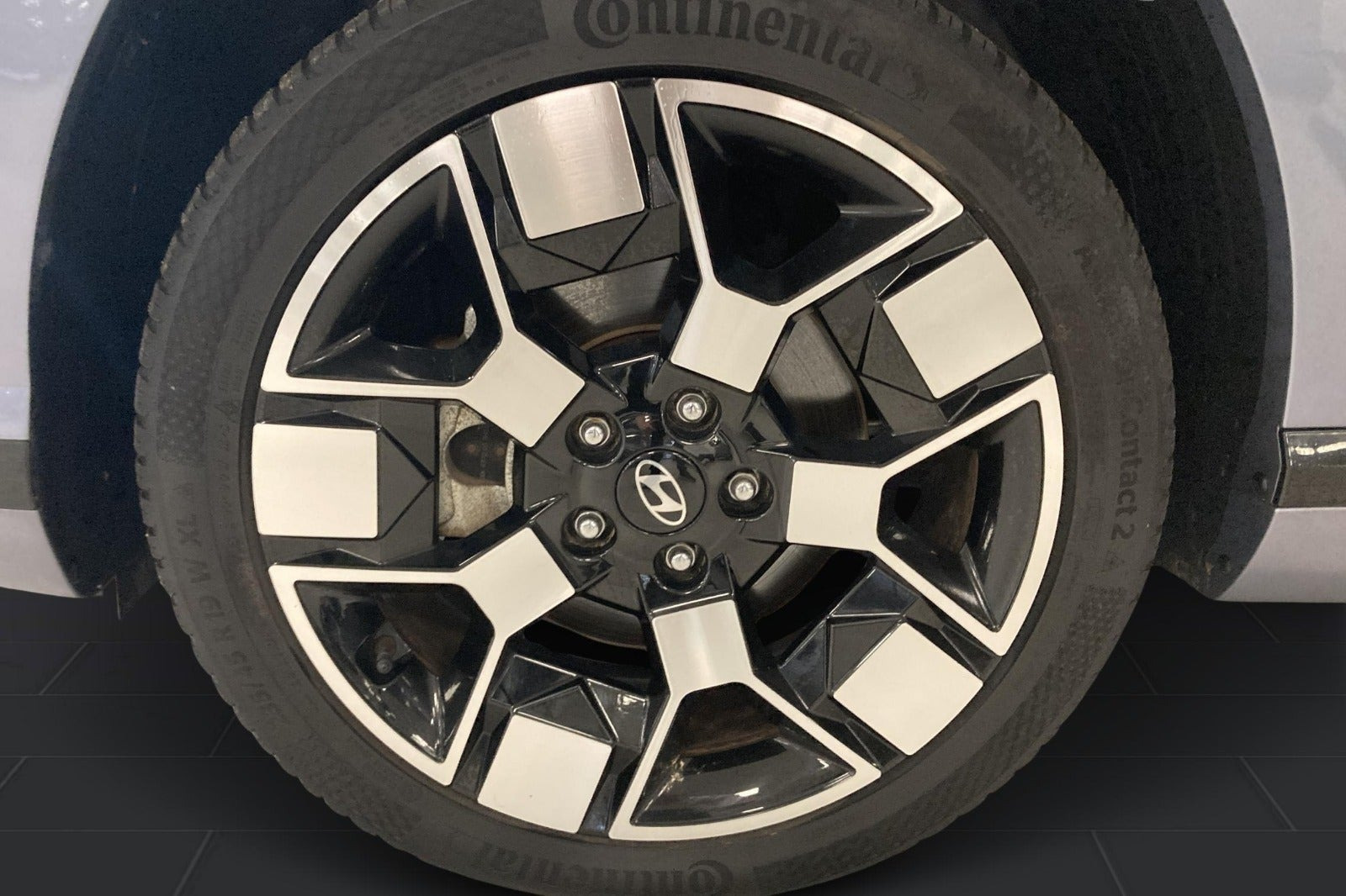 Blå Hyundai Kona fra 2024