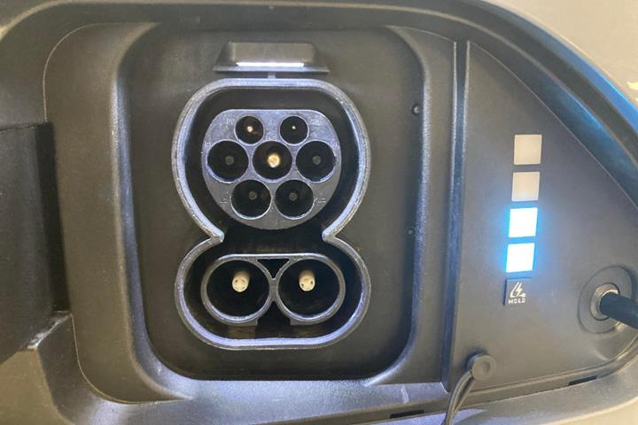 Blå Hyundai Kona fra 2024
