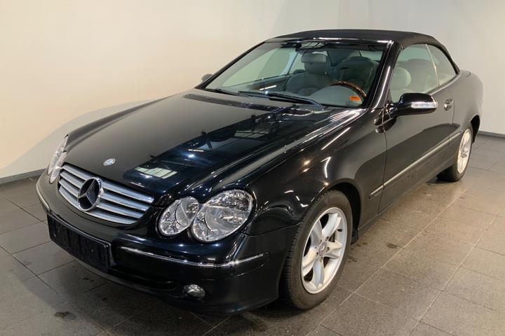 Sort Mercedes CLK240 fra 2003 set udefra