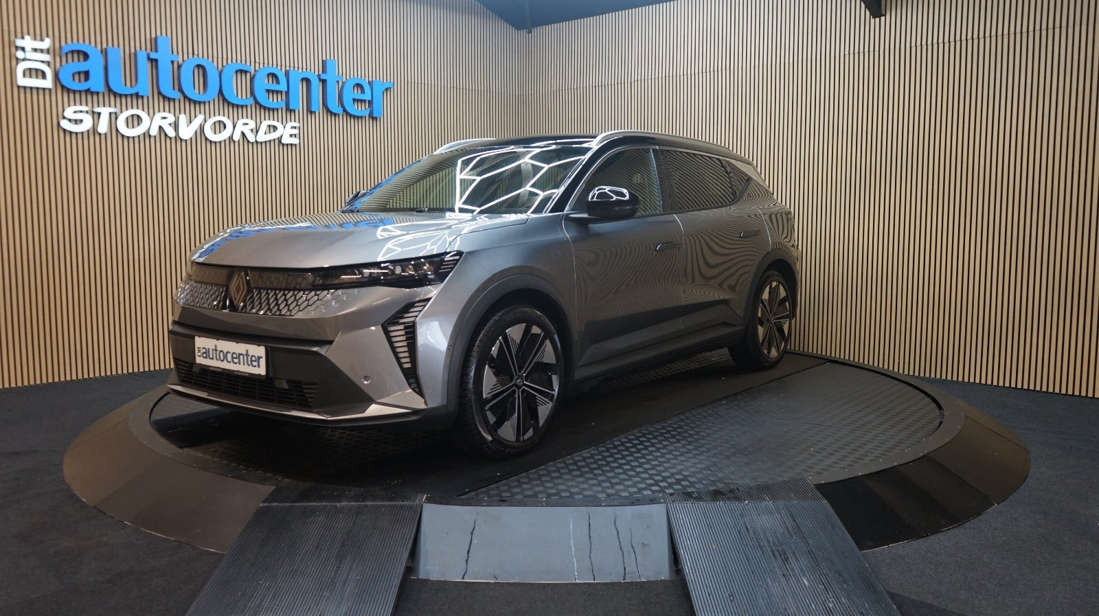 Grå Renault Scenic E-Tech fra 2025