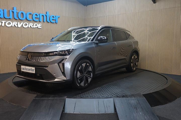 Grå Renault Scenic E-Tech fra 2025