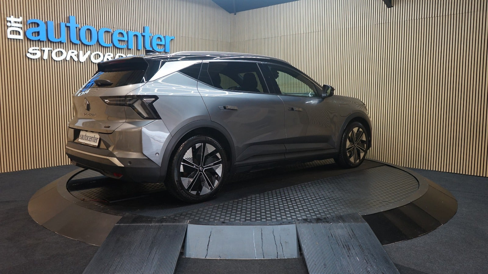 Grå Renault Scenic E-Tech fra 2025