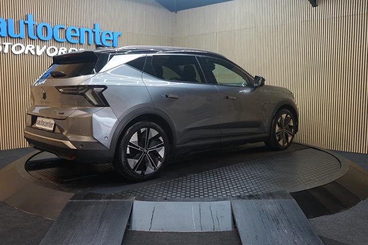 Grå Renault Scenic E-Tech fra 2025