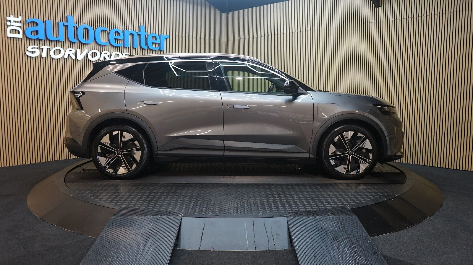 Grå Renault Scenic E-Tech fra 2025
