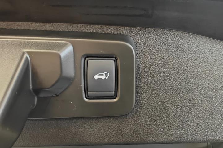 Grå Renault Scenic E-Tech fra 2025