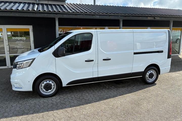 Hvid Renault Trafic fra 2022