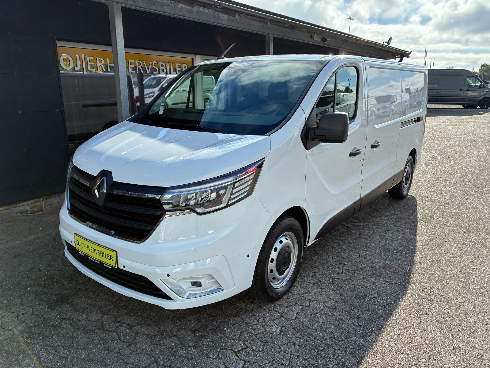 Hvid Renault Trafic fra 2022