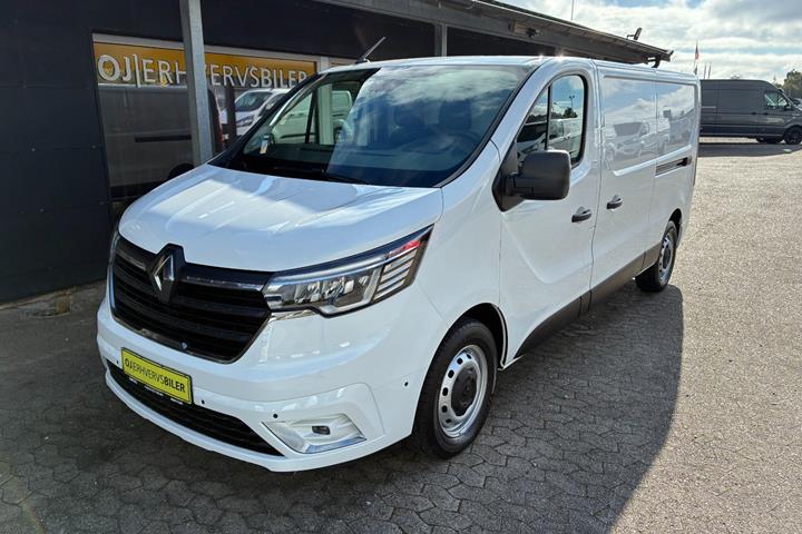 Hvid Renault Trafic fra 2022
