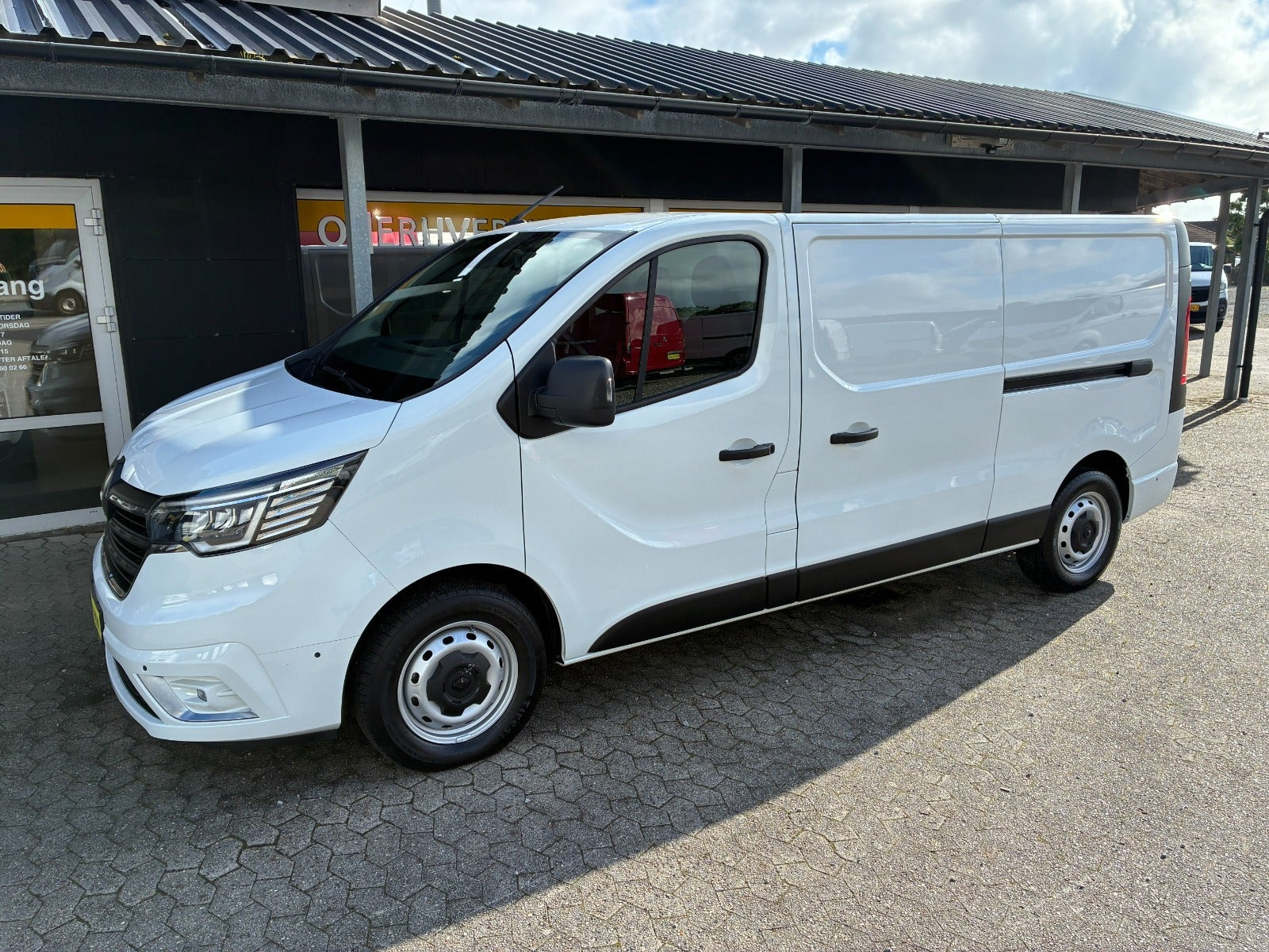 Hvid Renault Trafic fra 2022