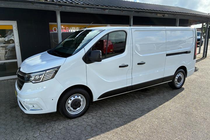 Hvid Renault Trafic fra 2022
