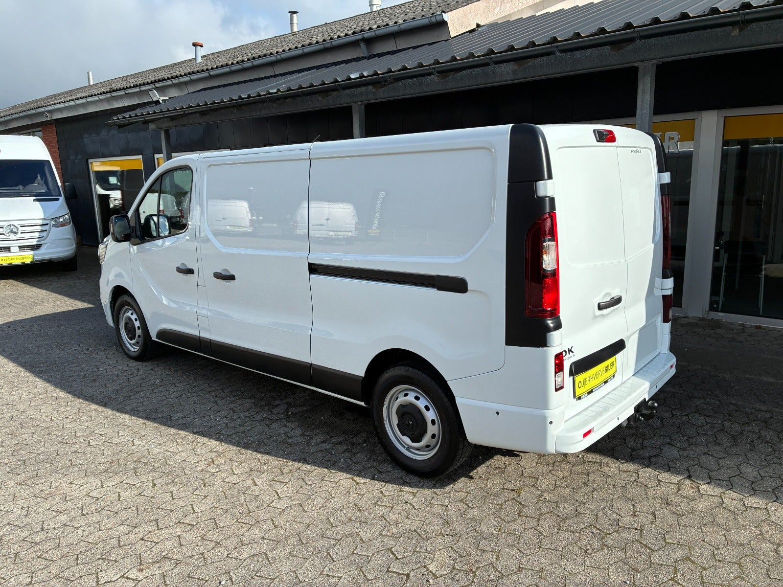 Hvid Renault Trafic fra 2022