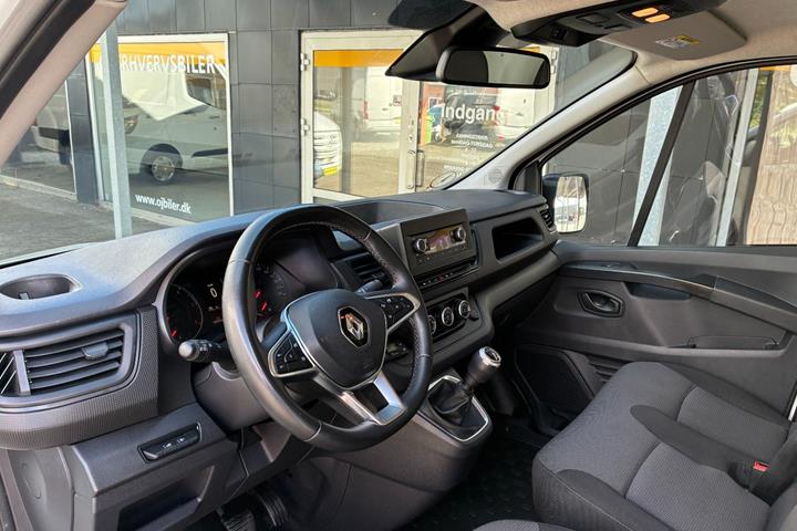 Hvid Renault Trafic fra 2022