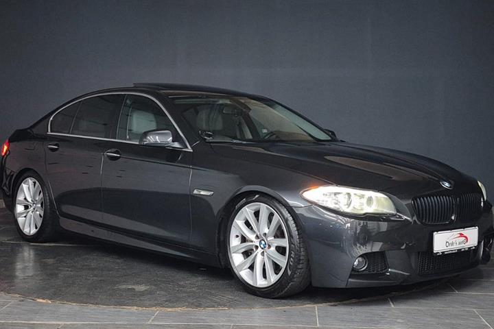 Grå BMW 535i fra 2012