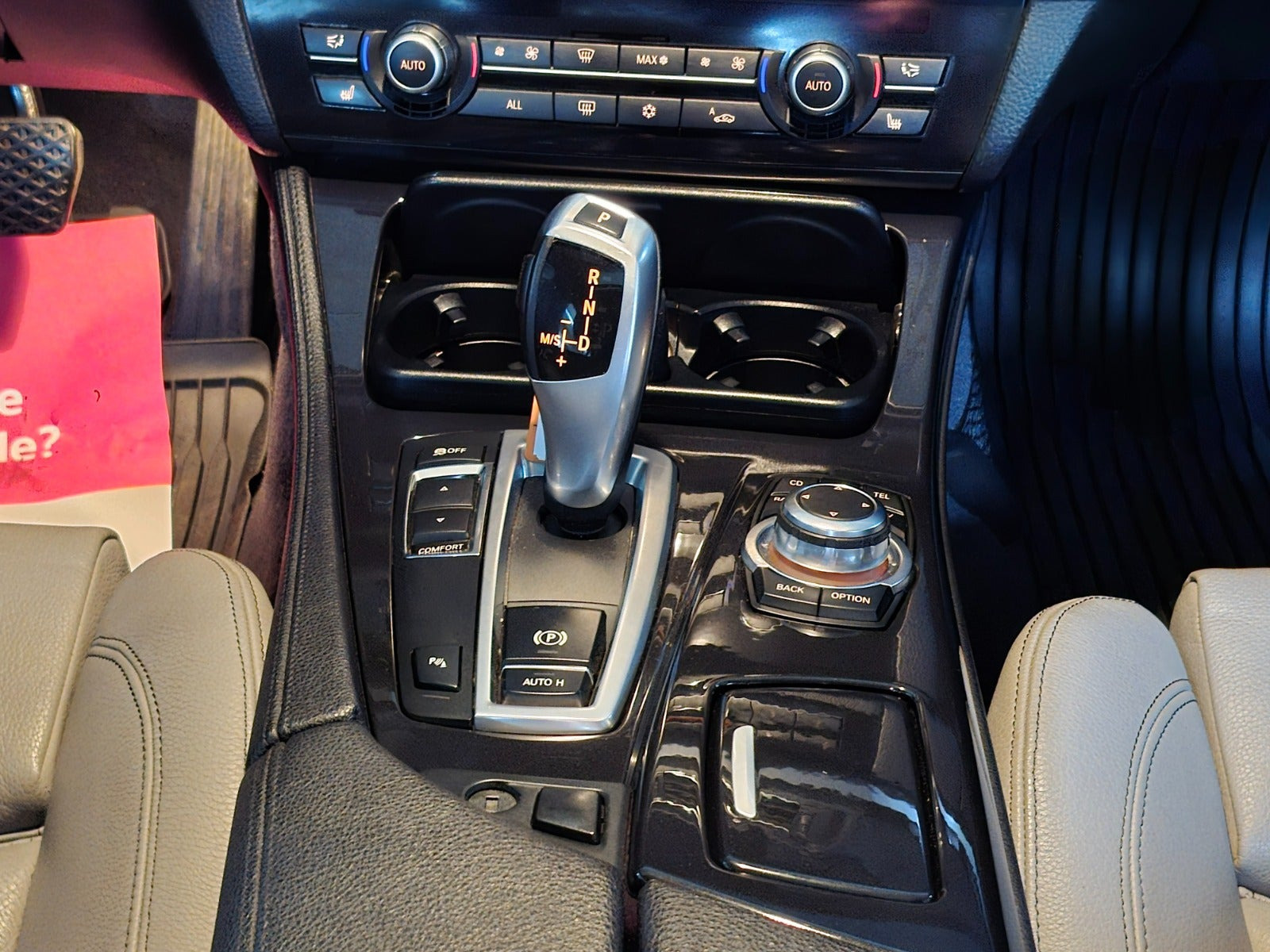 Grå BMW 535i fra 2012