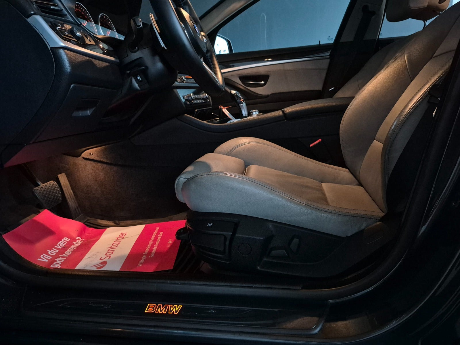 Grå BMW 535i fra 2012
