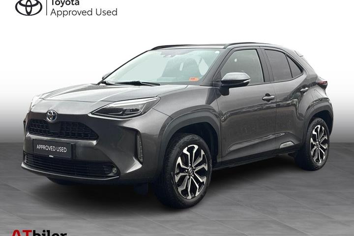Grå Toyota Yaris Cross fra 2023 set udefra