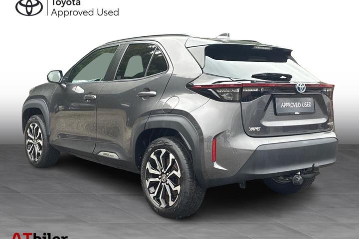 Grå Toyota Yaris Cross fra 2023