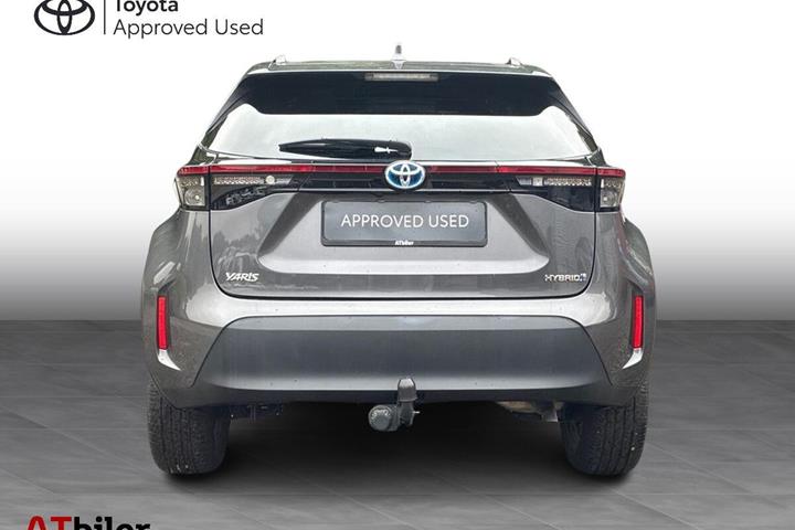 Grå Toyota Yaris Cross fra 2023