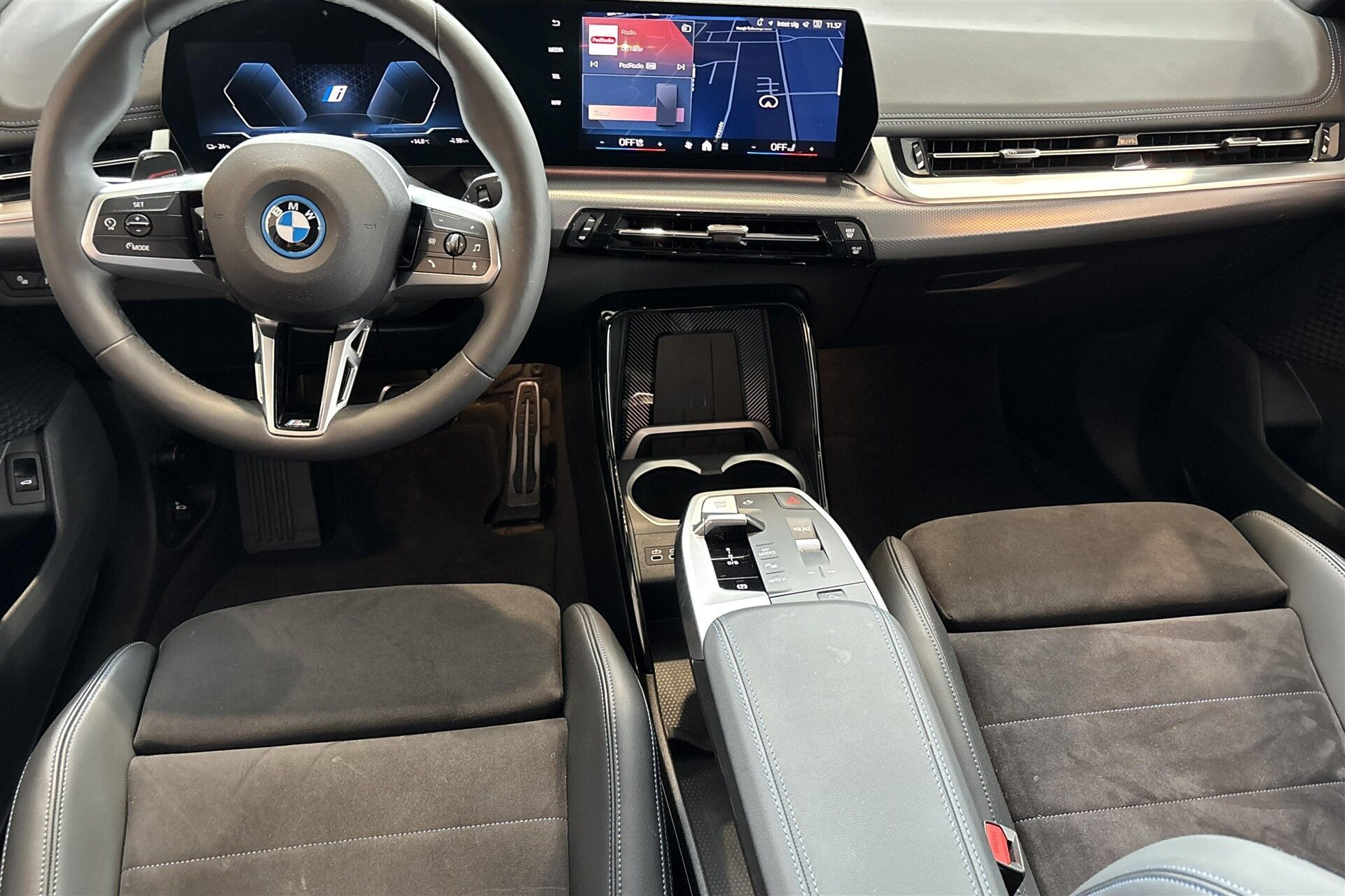 Sølv BMW iX1 fra 2025