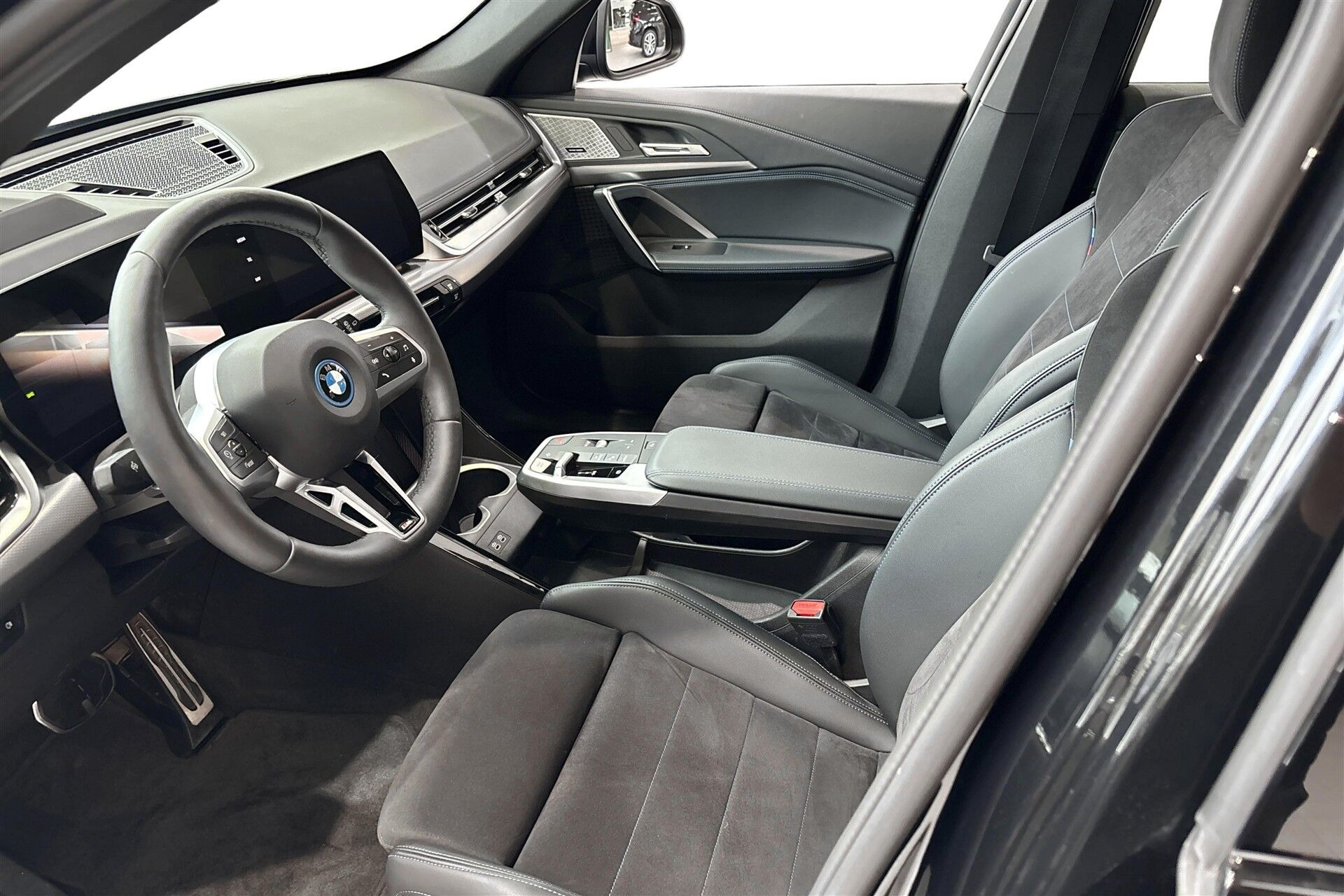 Sort BMW iX1 fra 2025