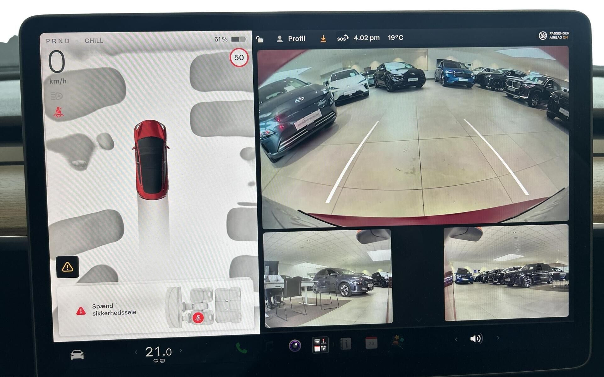 Rød Tesla Model 3 fra 2023