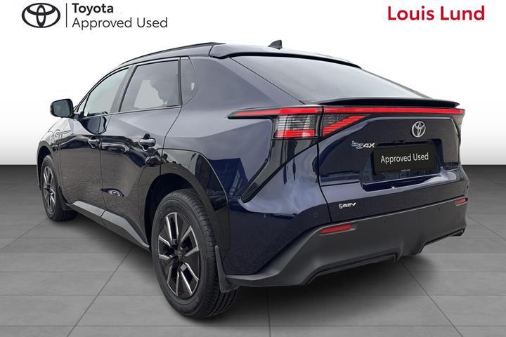Blå Toyota BZ4X fra 2026