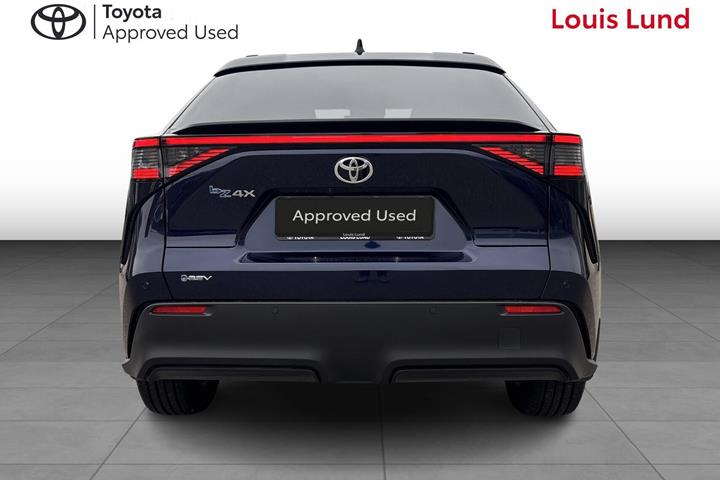 Blå Toyota BZ4X fra 2026