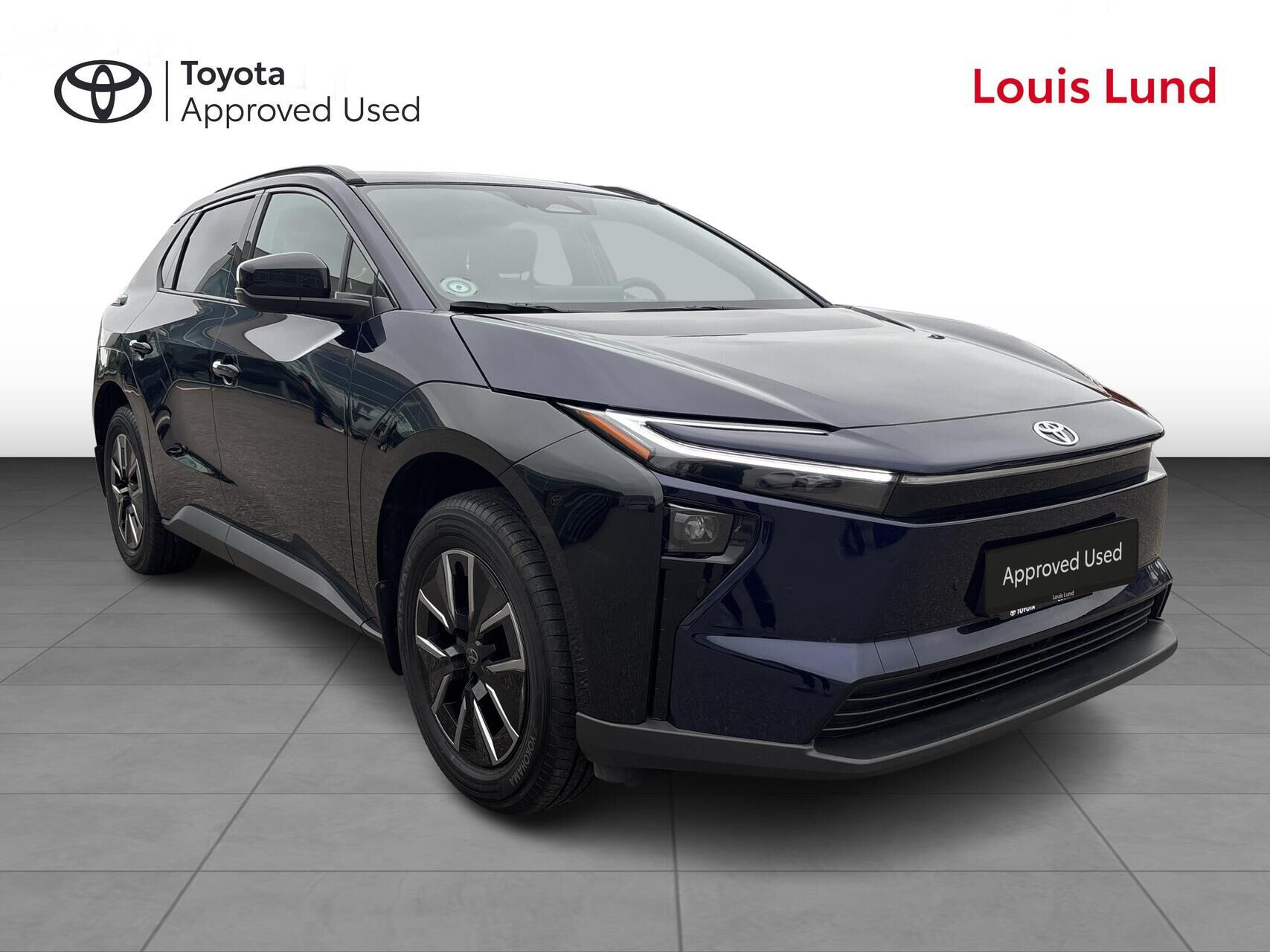 Blå Toyota BZ4X fra 2026