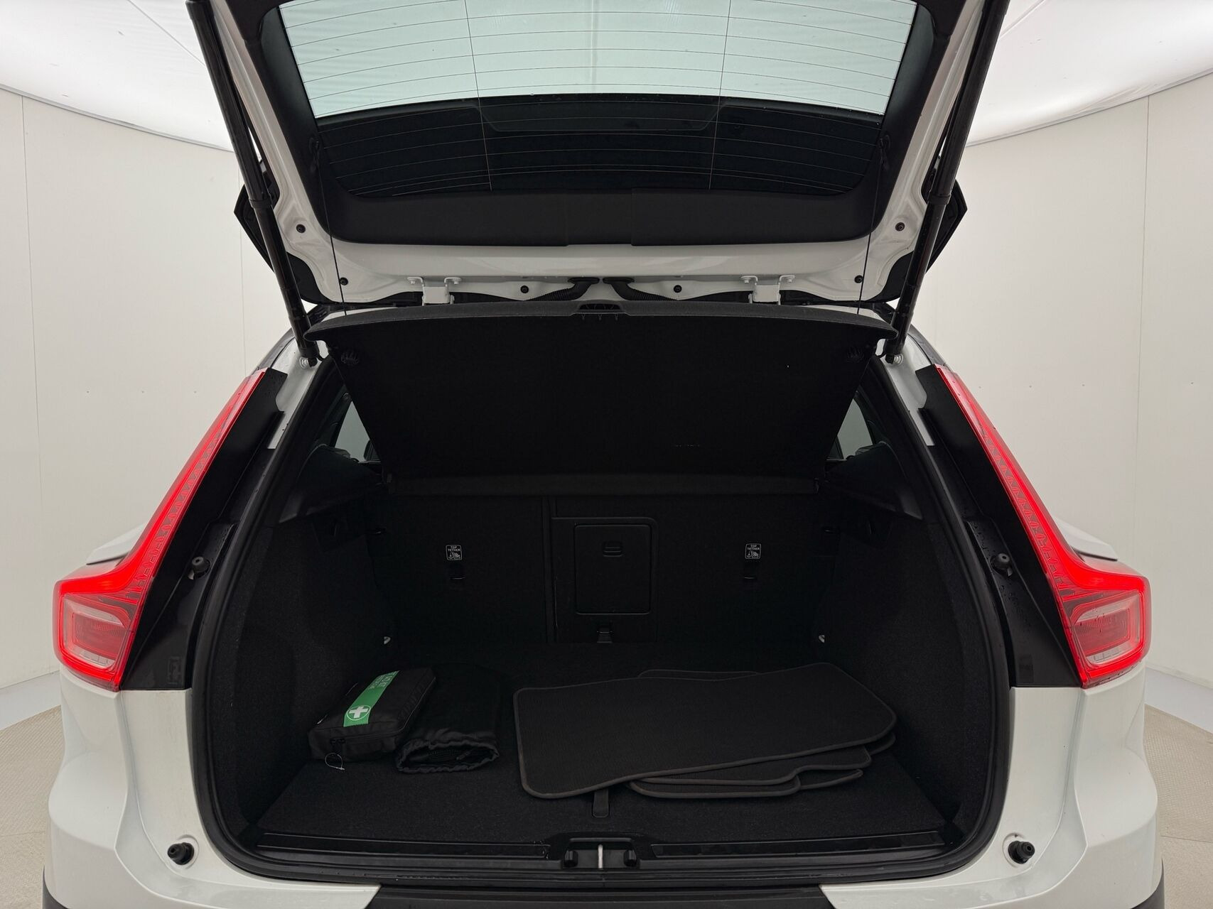 Hvid Volvo XC40 fra 2022
