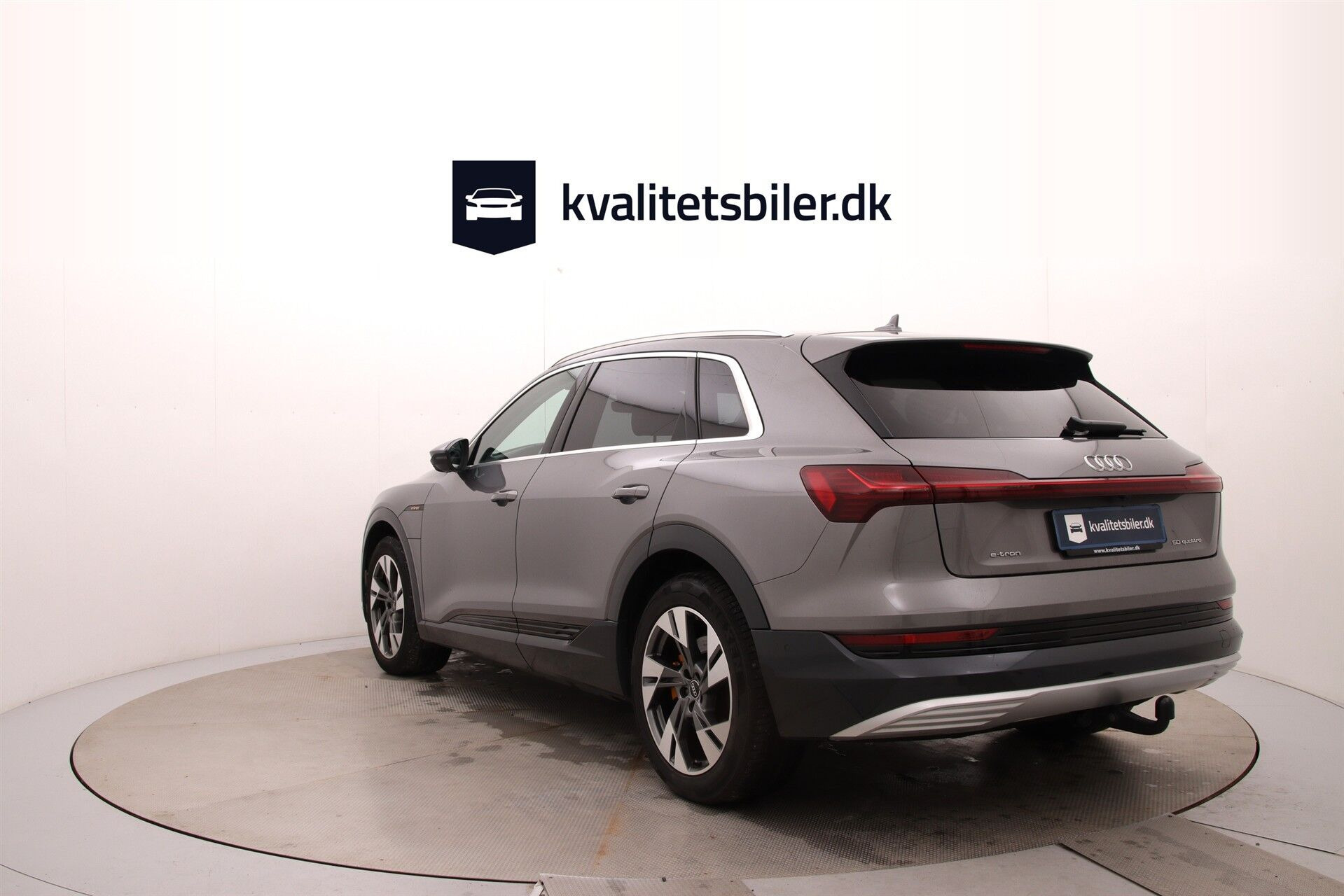 Grå Audi e-tron fra 2020