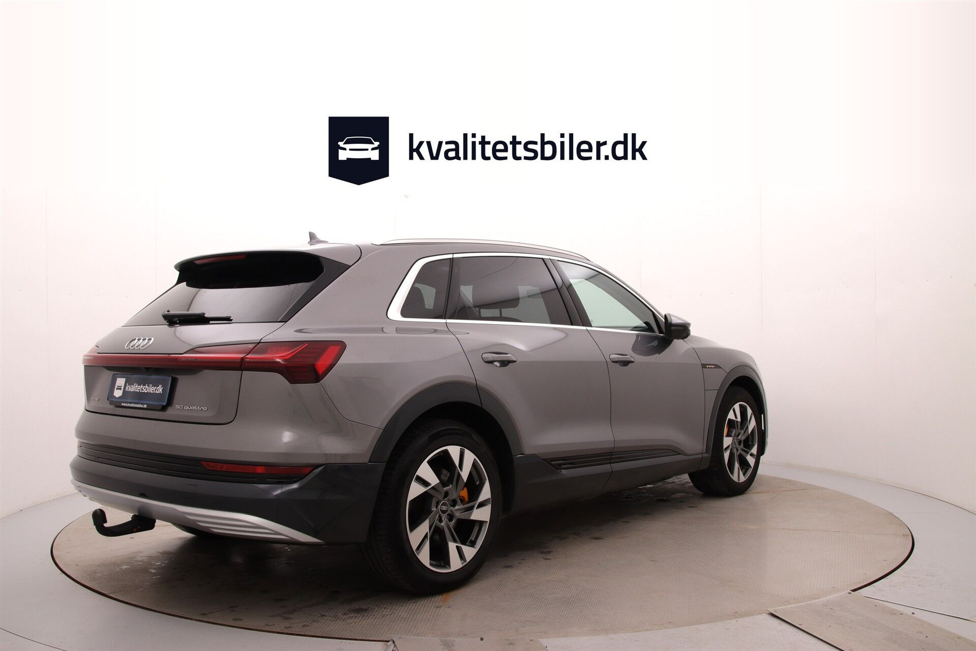 Grå Audi e-tron fra 2020