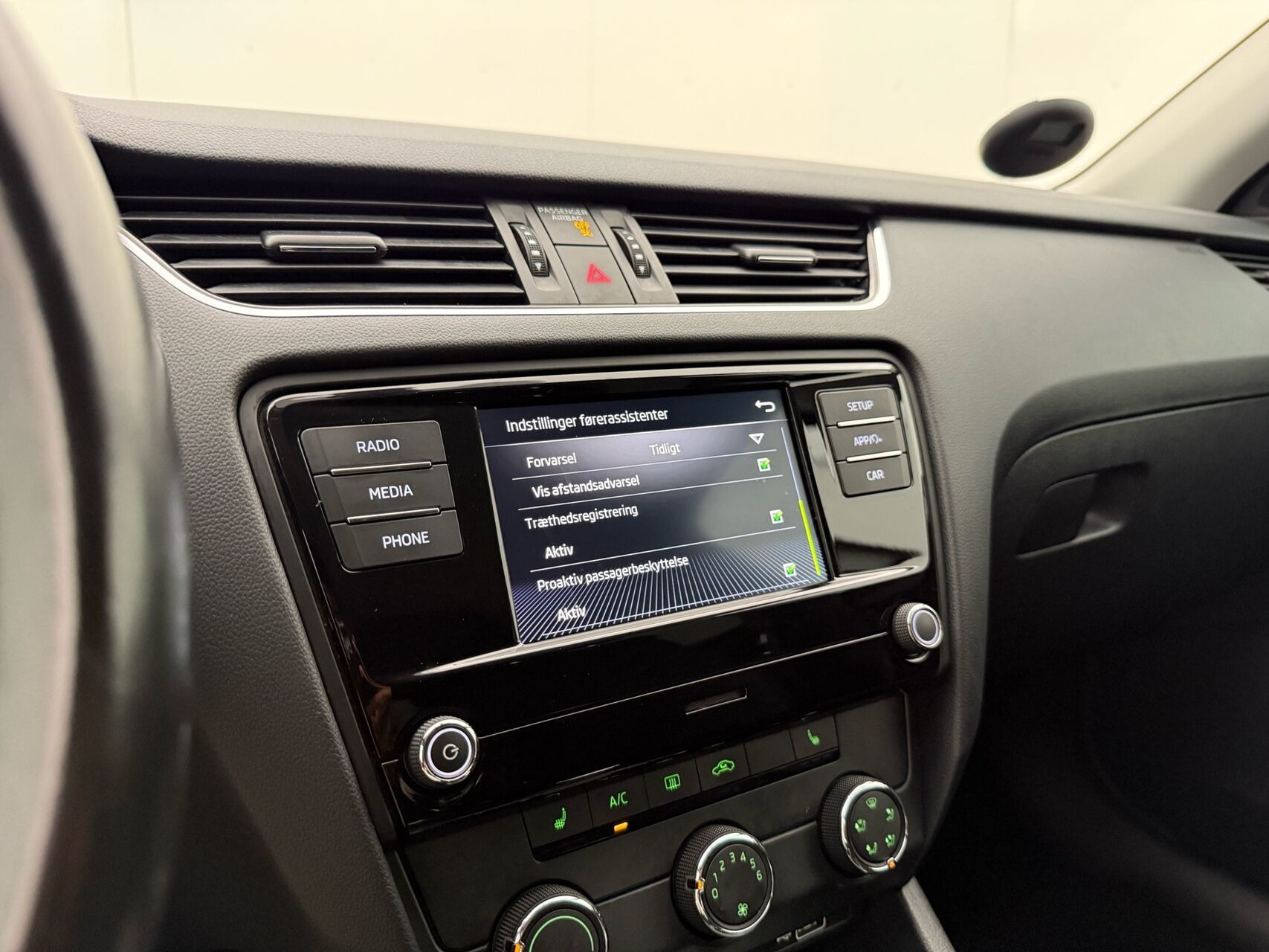 Hvid Skoda Octavia fra 2020