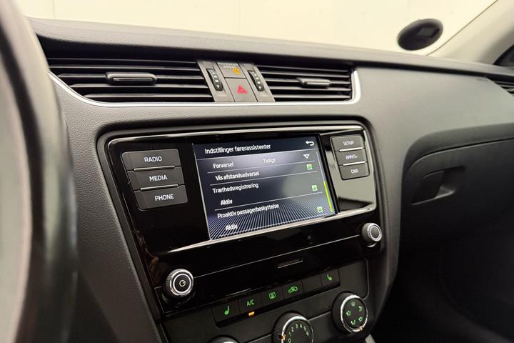 Hvid Skoda Octavia fra 2020