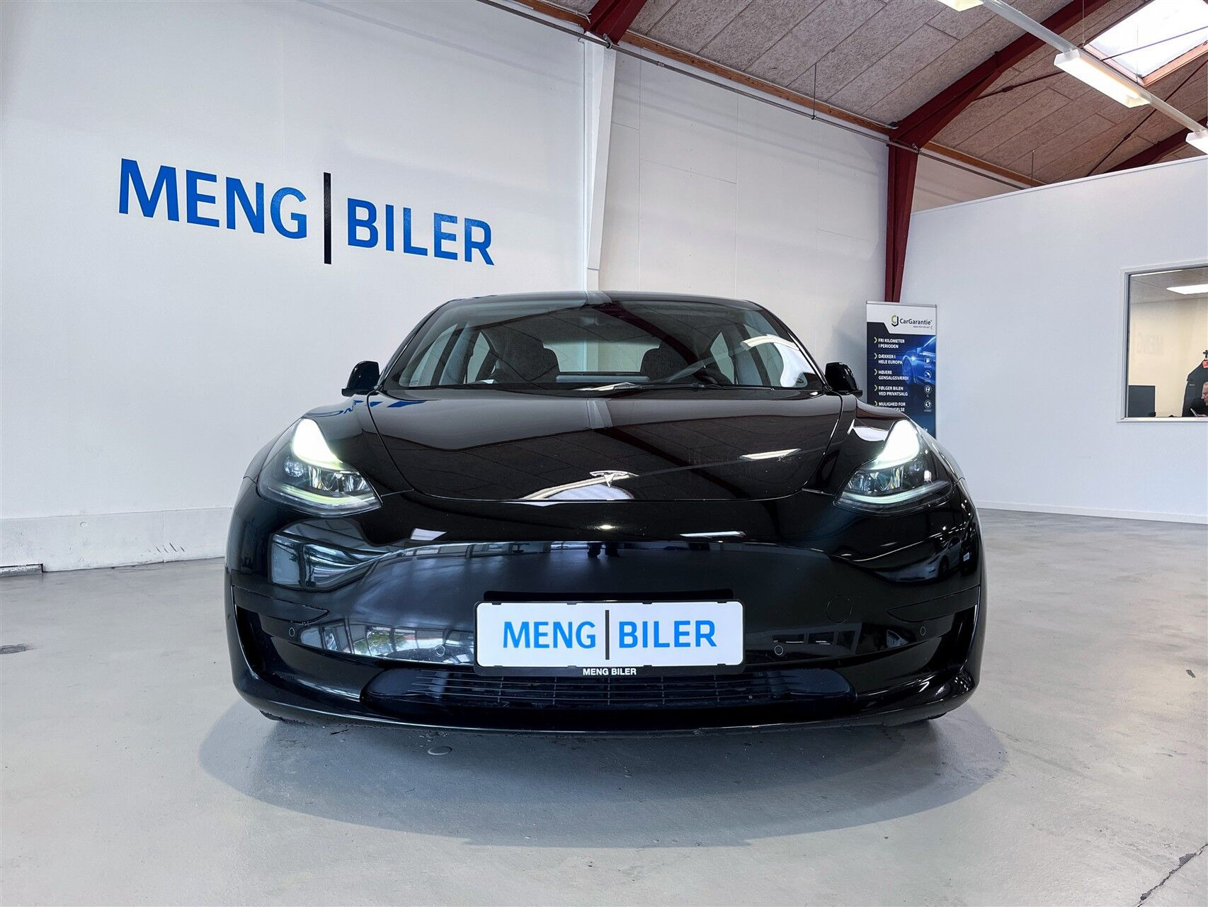 Sort Tesla Model 3 fra 2023