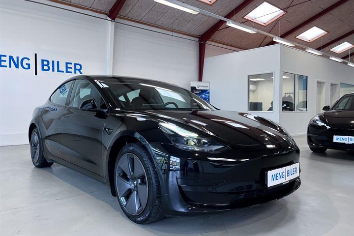 Sort Tesla Model 3 fra 2023