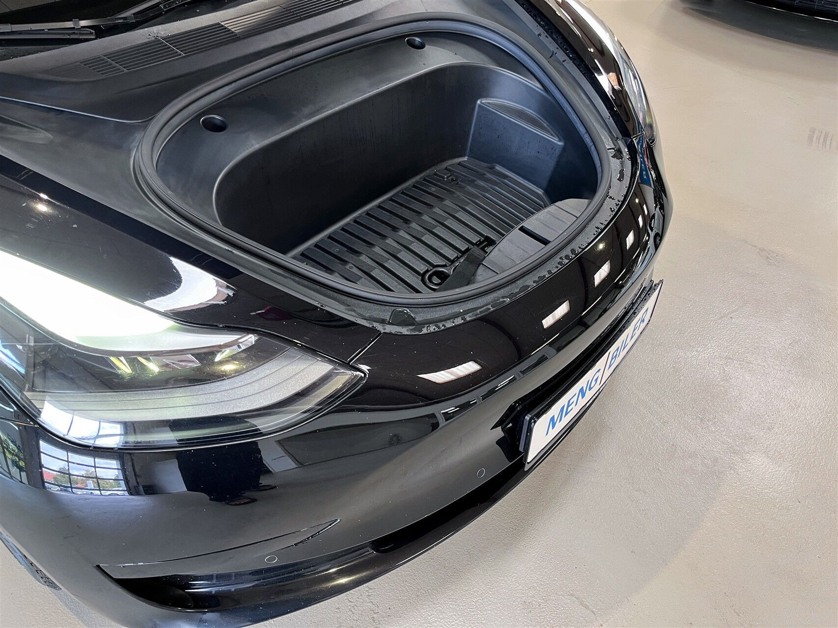 Sort Tesla Model 3 fra 2023