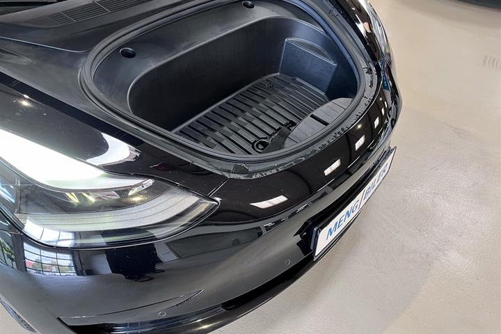 Sort Tesla Model 3 fra 2023