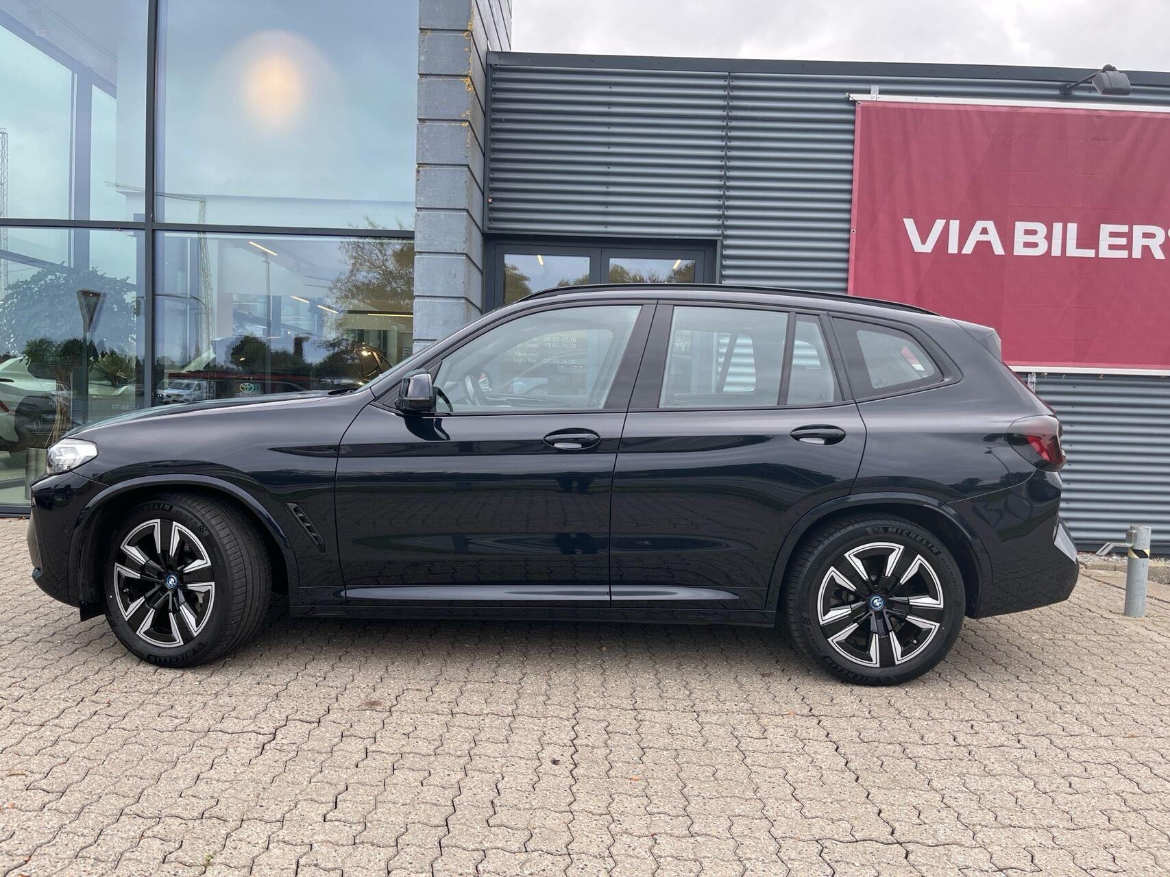 Sort BMW iX3 fra 2023
