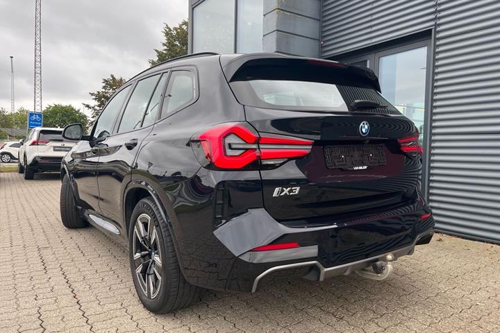 Sort BMW iX3 fra 2023