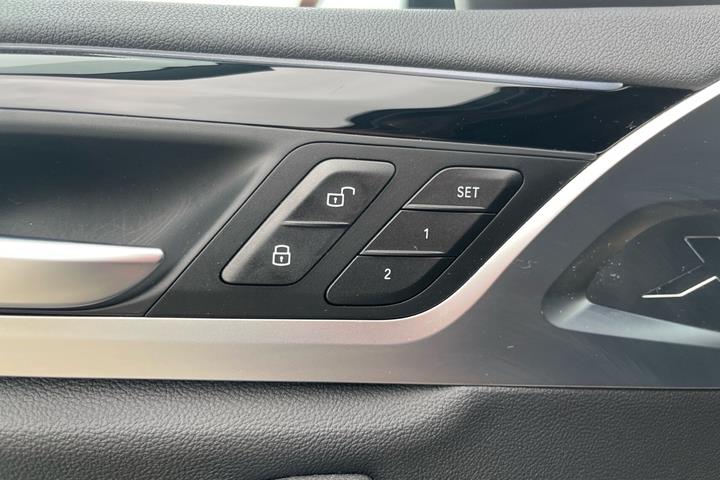 Sort BMW iX3 fra 2023