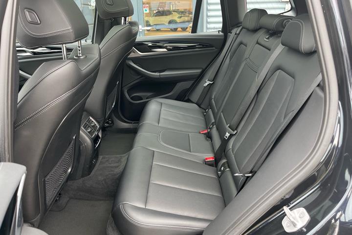 Sort BMW iX3 fra 2023
